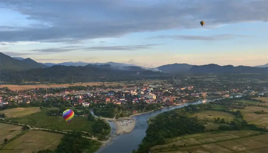 Ferma Organică Vang Vieng — Phonhong (Laos)