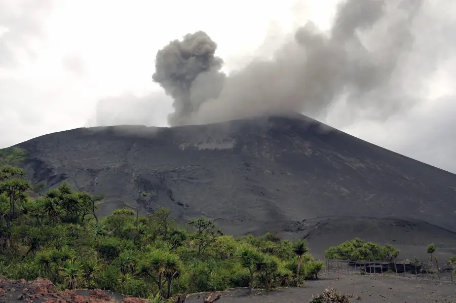Mount Yasur — Mount Melen (Vanuatu)