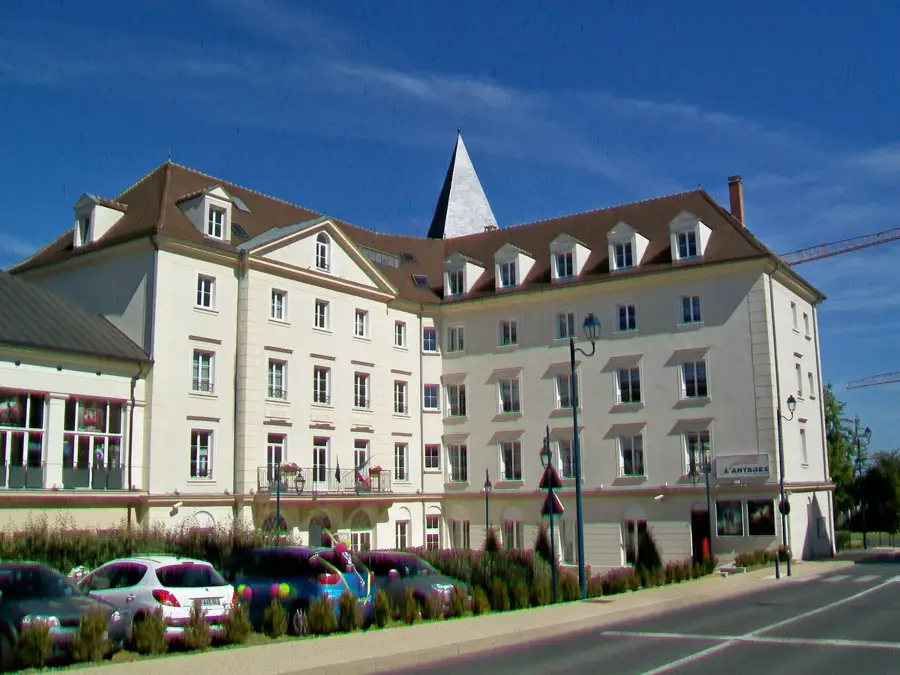 Vauréal – city