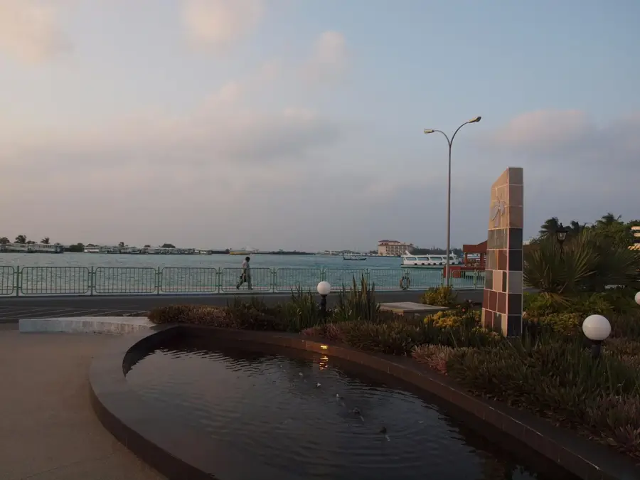 Aeroportul Internațional Velana — Reciful HP (Maldive)
