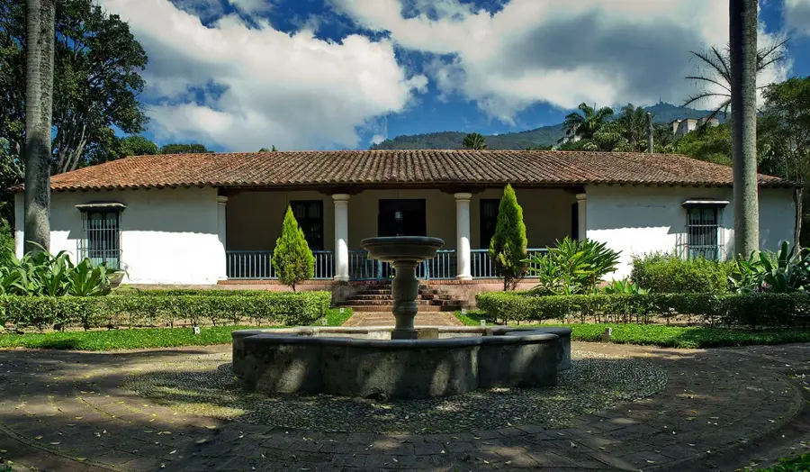 Quinta de Anauco — Cazarma de Munte (Venezuela)