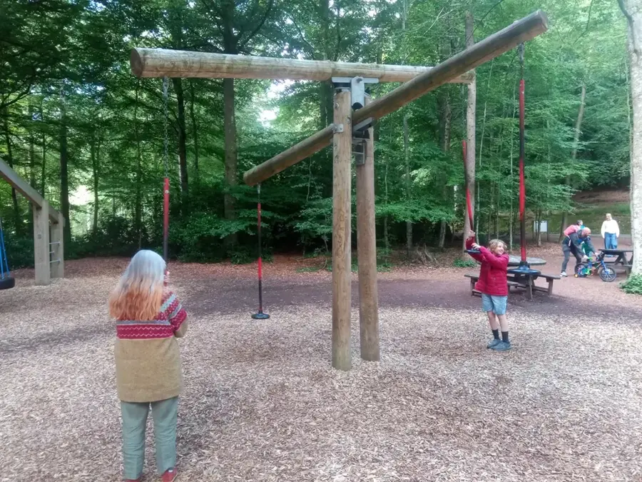 Victoria Park Spielplatz — Sengbe-Pieh-Denkmal (Sierra Leone)
