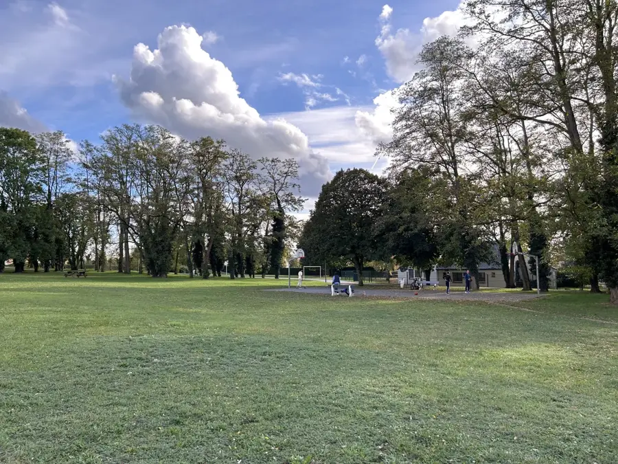 Vineuil – city