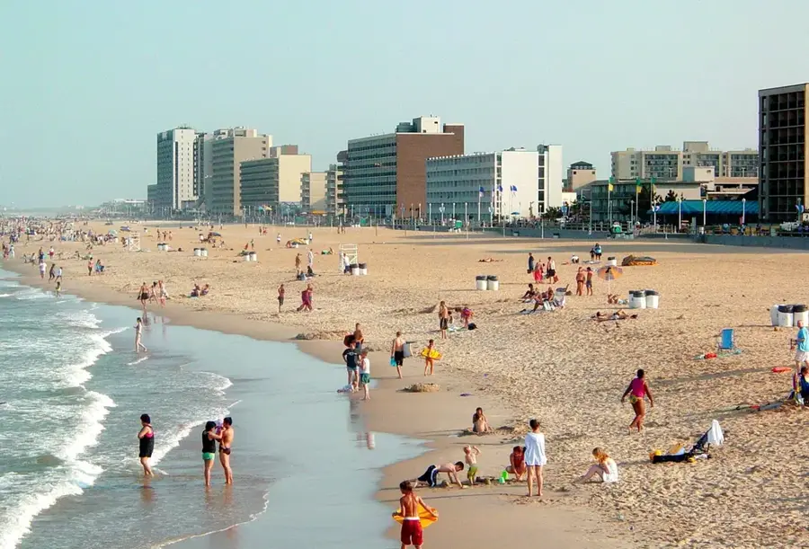 Virginia Beach — Blue Ridge Mountains (United States)