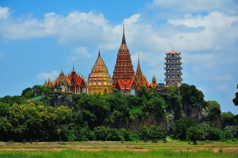 Wat Tham Pha Dan — Sakon Nakhon (Thailanda)