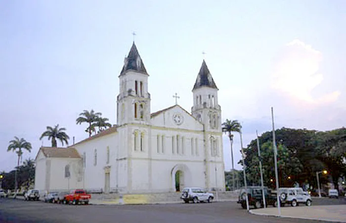 Șantierul naval din São Tomé — Podul peste râul Água Grande (São Tomé și Príncipe)