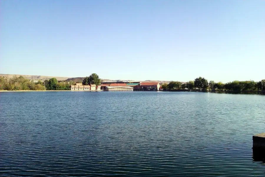 Parcul Tineretului la Lacul Komsomol — Dușanbe (Tadjikistan)