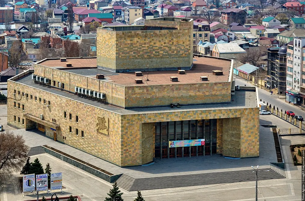 Lakskii muzykal'no-dramaticheskii teatr im. E. Kapieva